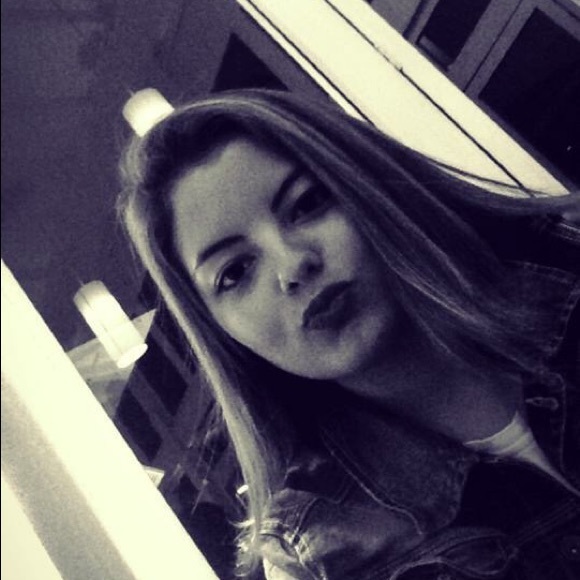 Meet your Poshers, Ramiro & Nicoletta - Picture 3 of 8